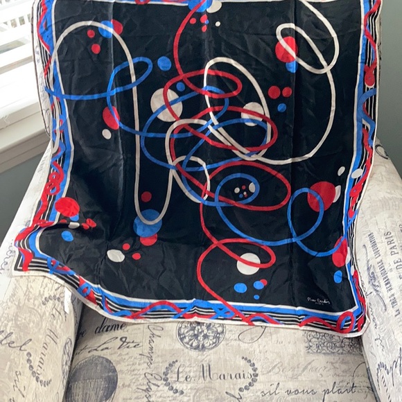 Beautiful silk vintage Pierre Cardin scarf - Picture 6 of 9